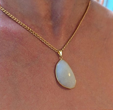 COLAR COM PINGENTE PEDRA NATURAL QUARTZO BRANCO BANHADO A OURO 18K