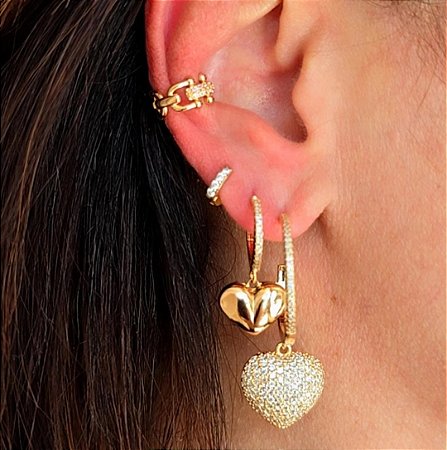 BRINCO ARGOLA DUO COM PINGENTES DE CORAÇAO BANHADO A OURO 18 K