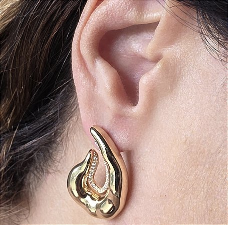 BRINCO ORGANICO COM ZIRCONIAS BANHADO A OURO OU RODIO