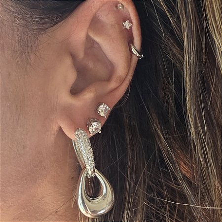 BRINCO ARGOLA COM PINGENTE REMOVIVEL EM GOTA VAZADA BANHADO A RODIO