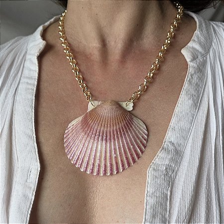 COLAR CONCHA ROSE COM BANHO FLASH DE OURO