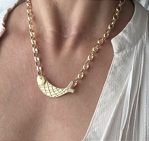 COLAR PEIXE DEITADO E BANHO FLASH DE OURO