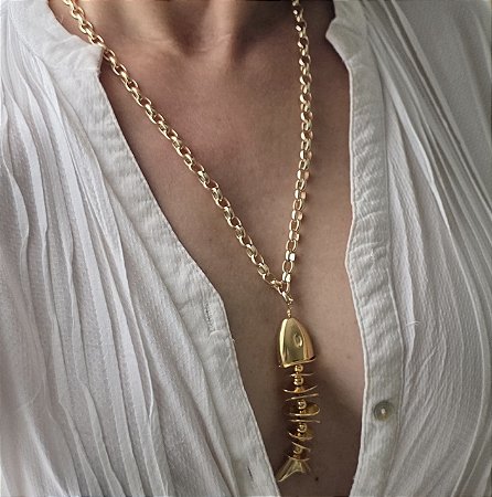 COLAR PEIXE ARTICULADO E BANHO FLASH DE OURO