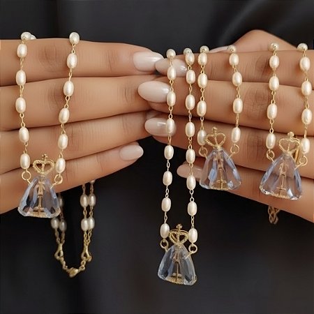 COLAR NOSSA SENHORA EM PEROLAS COM CRISTAL AZUL BANHADO A OURO 18 K