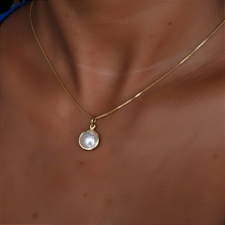 COLAR PEROLA EMOLDURADA BANHADO A OURO 18 K