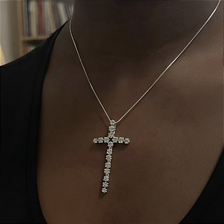 COLAR CRUZ MALEAVEL COM ZIRCONIAS CRISTAIS BANHADO A PRATA