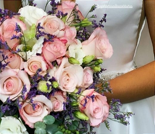 Buquê rosas e Lisianthus