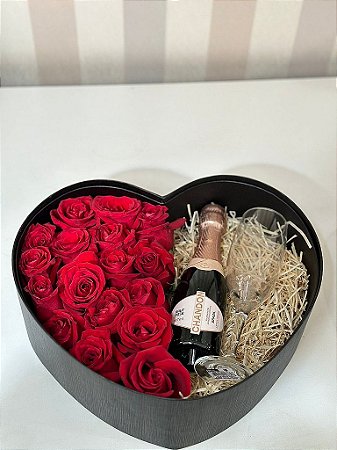 Caixa Coração Almofadada Rosas, Chandon e Taça