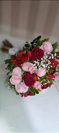 Buquê de Noiva Rosas e Alstroemérias