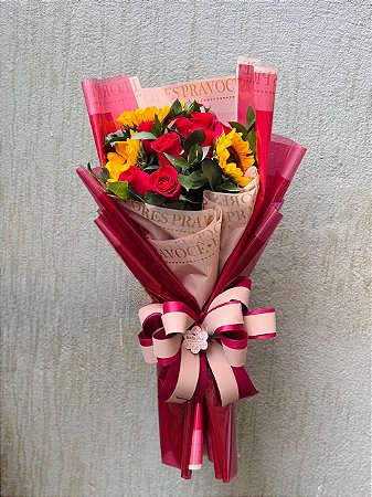 Buque rosas e girassois