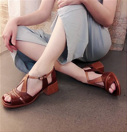 sandalia baixa caramelo