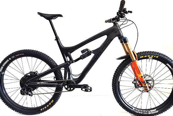 Bicicleta Enduro Santa Cruz Nomad 27.5 2017 Carbono Tam L/XL Suspa FOX 36 - USADO