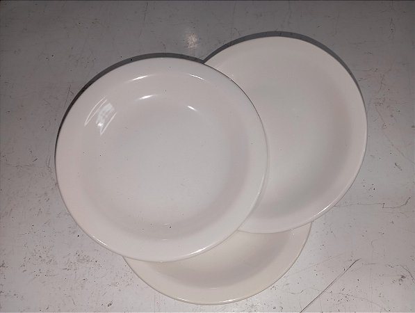 Prato Branco Fundo de Louça