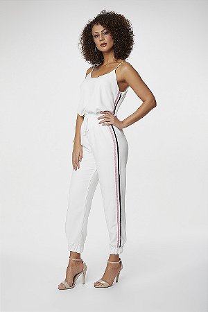 https://cdn.awsli.com.br/600x450/1561/1561789/produto/60596826/conjunto-off-white-sport-chic-e21ae8e3.jpg