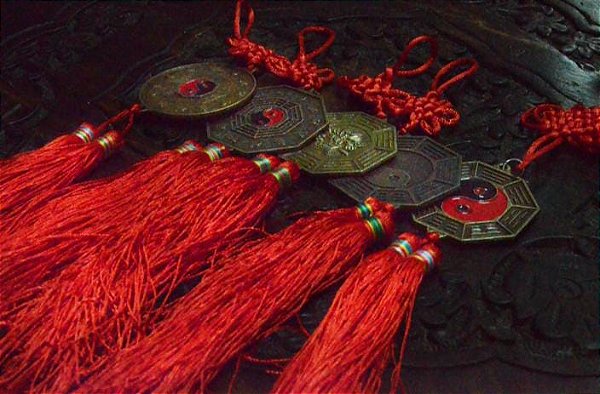 Baguá com Fita Vermelha