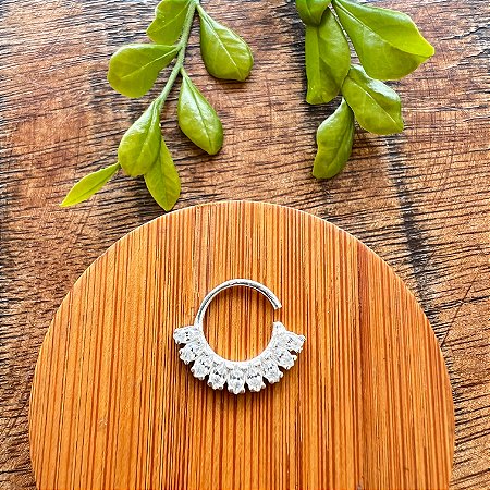 Piercing Cravejado Navete 9 Pedras