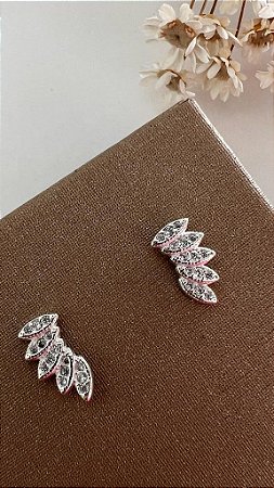 Brinco Ear cuff Folha Cravejado