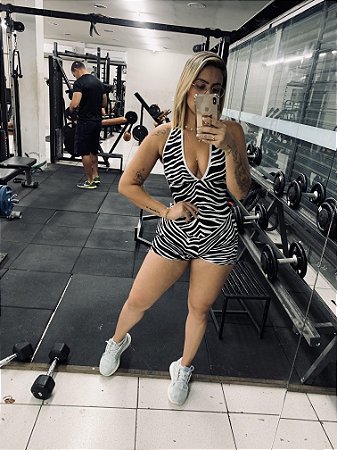 macacão curto fitness com bojo