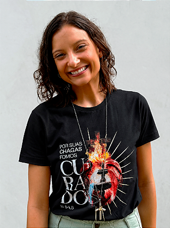 Camiseta Babylook Por Suas Chagas Preta