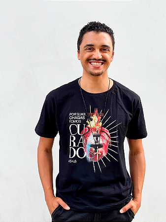 Camiseta Convencional Por Suas Chagas Preta
