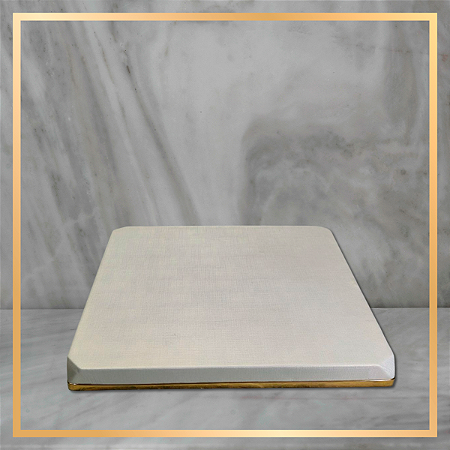 Base QUADRADA Forrada OFFWHITE Borda Dourada