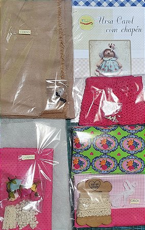 KIT  MATERIAL URSA CAROL COM CHAPÉU E CASAQUINHO  - VESTIDO FLORAL  VERDE E PINK