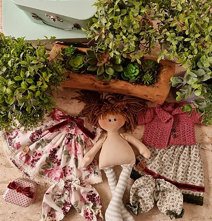 KIT MATERIAL BONECA QUINZINNHA NA MALETA M