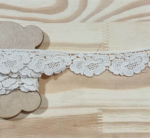 RENDA DE ALGODÃO COR CRU FLOR  - 3 METROS