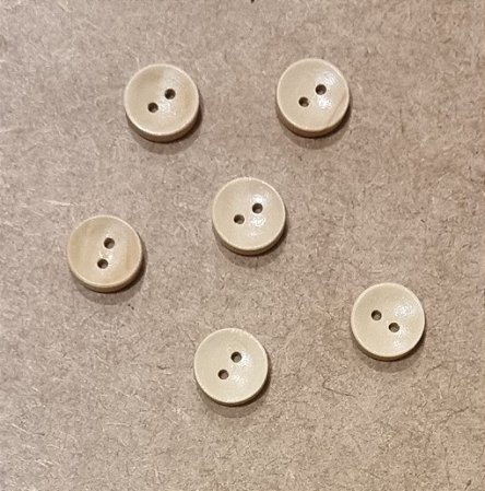 BOTÃO  MADEIRA CLARA 2 FUROS  1,2 CM - 6 UNIDADES