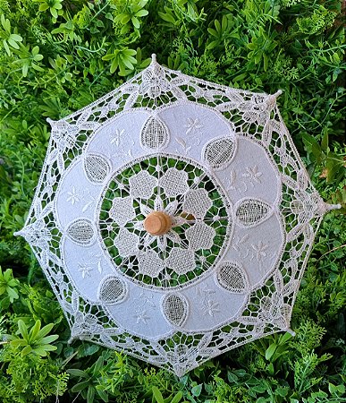 SOMBRINHA DE RENDA PARA BONECA - BEGE