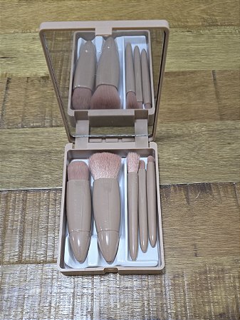 CAIXA PINCÉIS PARA BONECA