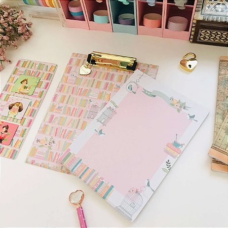 PRANCHETA ESTAMPADA A5 + 30 FOLHAS DECORADAS AMOR POR LIVROS