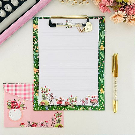 Prancheta Estampada A5 + 30 Folhas Decoradas – Fazenda de Morangos