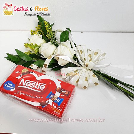 Arranjo de 03 Rosas Nacionais Brancas + Caixa de Bombons