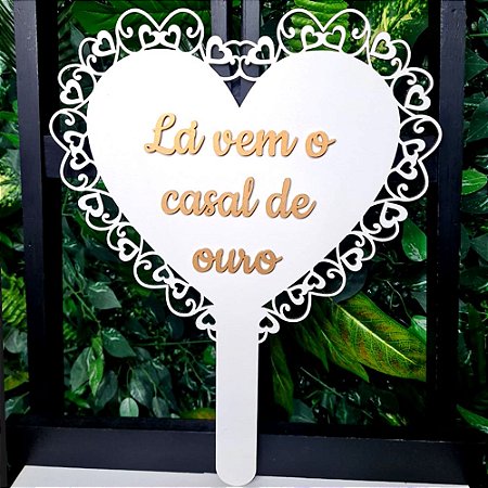 Placa de Casamento - Lá vem o casal de ouro - MOD 013