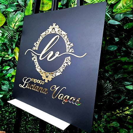 Placa em MDF com Logotipo em Acrílico - 60 cm