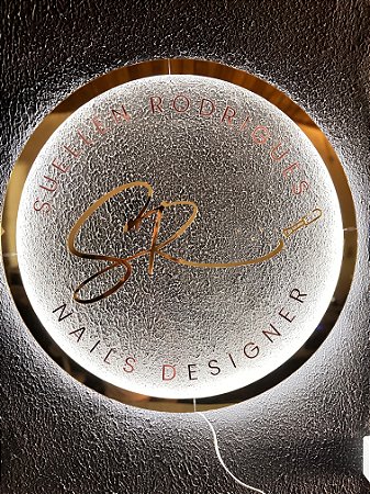 Placa em Acrílico com Logotipo em Acrílico e Iluminação em LED