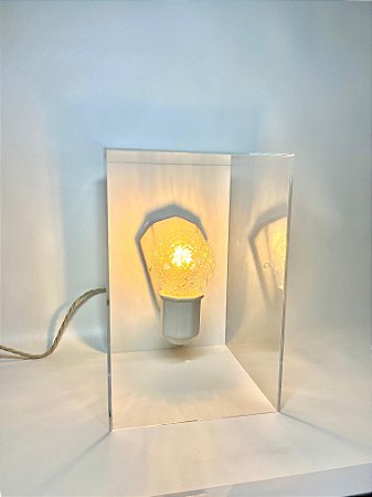 Luminária de Mesa Decô