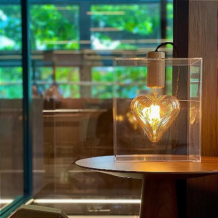 Luminária Coração Apertado (Fio preto)®