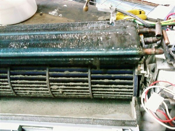 LIMPEZA E HIGIENIZAÇÃO DE AR SPLIT 24.000BTUS