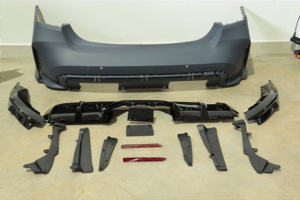 Para-choque Traseiro modelo BMW M3 G80 para BMW SERIE 3 F30 2012 a 2018 / INSTALADO
