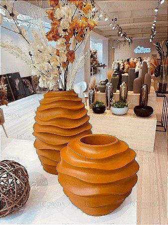 Vaso Ondas Decorativo Ocre Médio em Cerâmica
