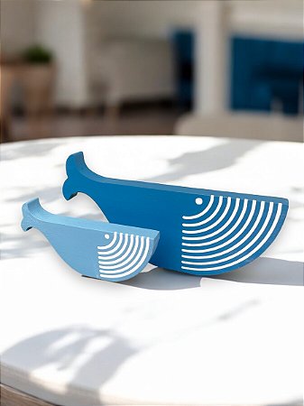 Enfeite Baleias Decorativas de Mesa 2 Peças Azul Claro e Azul Marinho em Madeira