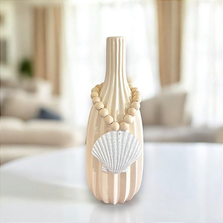 Vaso Decorativo Garrafa Riscada Off-White com Colar de Concha
