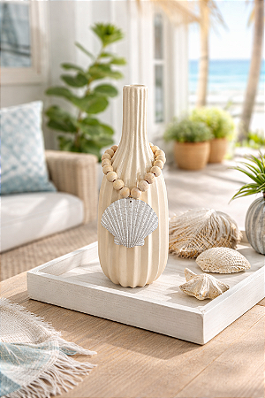 Vaso Decorativo Garrafa Riscada Off-White com Colar de Concha