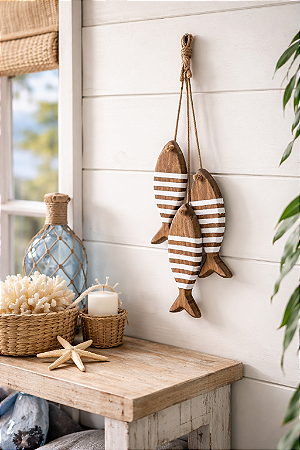 Penduricalho Trio de Peixes em Madeira com Listra Branca 41x9x5,5