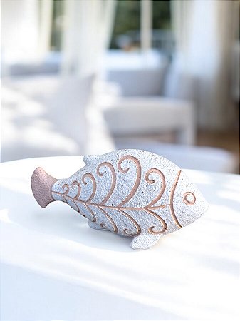 Enfeite Peixe Branco com Cauda Rosa em Resina 20x11x5