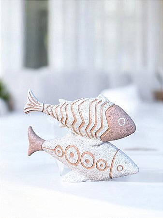 Enfeite Casal de Peixes Branco e Rosa em Resina 24x16x8