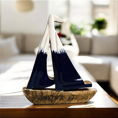 Enfeite Barquinho Veleiro Branco e Azul em Madeira 20,5x16,5x2,5