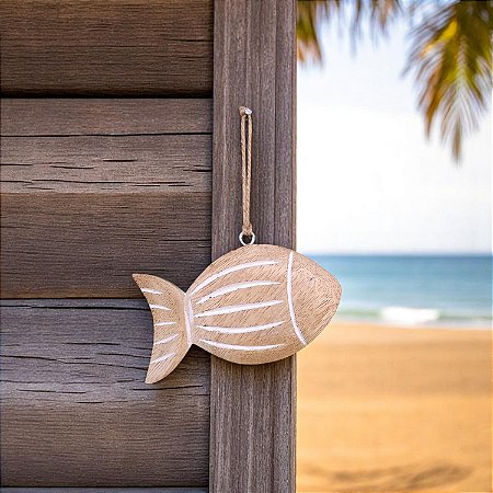 Penduricalho Peixe Branco em Madeira 15x12x2 cm